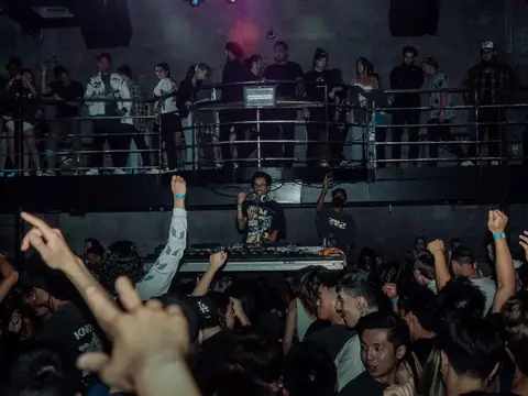 Packed dance floor with hands in the air under the lights at The Catwalk Club, Downtown LA (Sat 18 June)