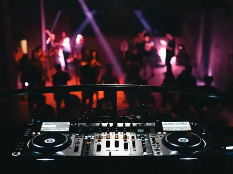 DJ performing in the booth above the crowd at The Catwalk Club, Downtown LA (Sun 05 September)